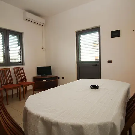 فندق Holiday Vellezerit Ramaj Velipojë