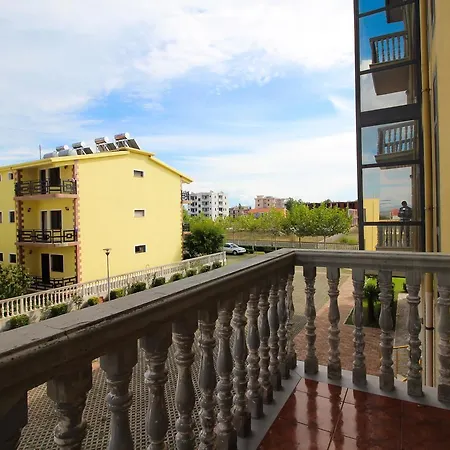 Holiday Vellezerit Ramaj فندق Velipojë