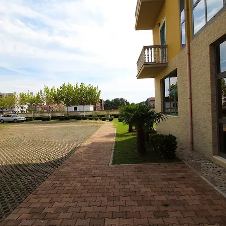 فندق Holiday Vellezerit Ramaj