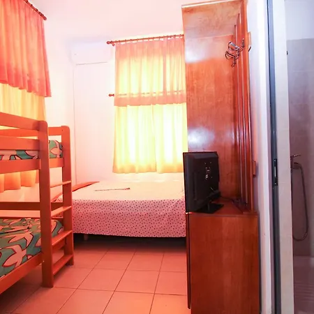 Holiday Vellezerit Ramaj فندق Velipojë