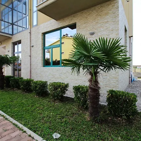 Holiday Vellezerit Ramaj * Velipojë