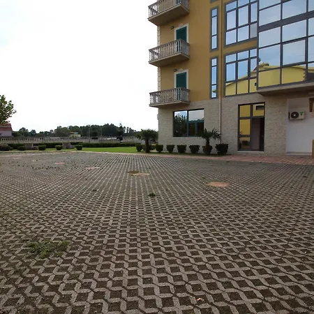 Hotel Holiday Vellezerit Ramaj Velipojë
